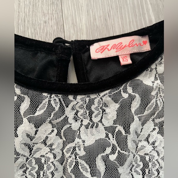 Stretch velvet lace romper - Picture 4 of 4